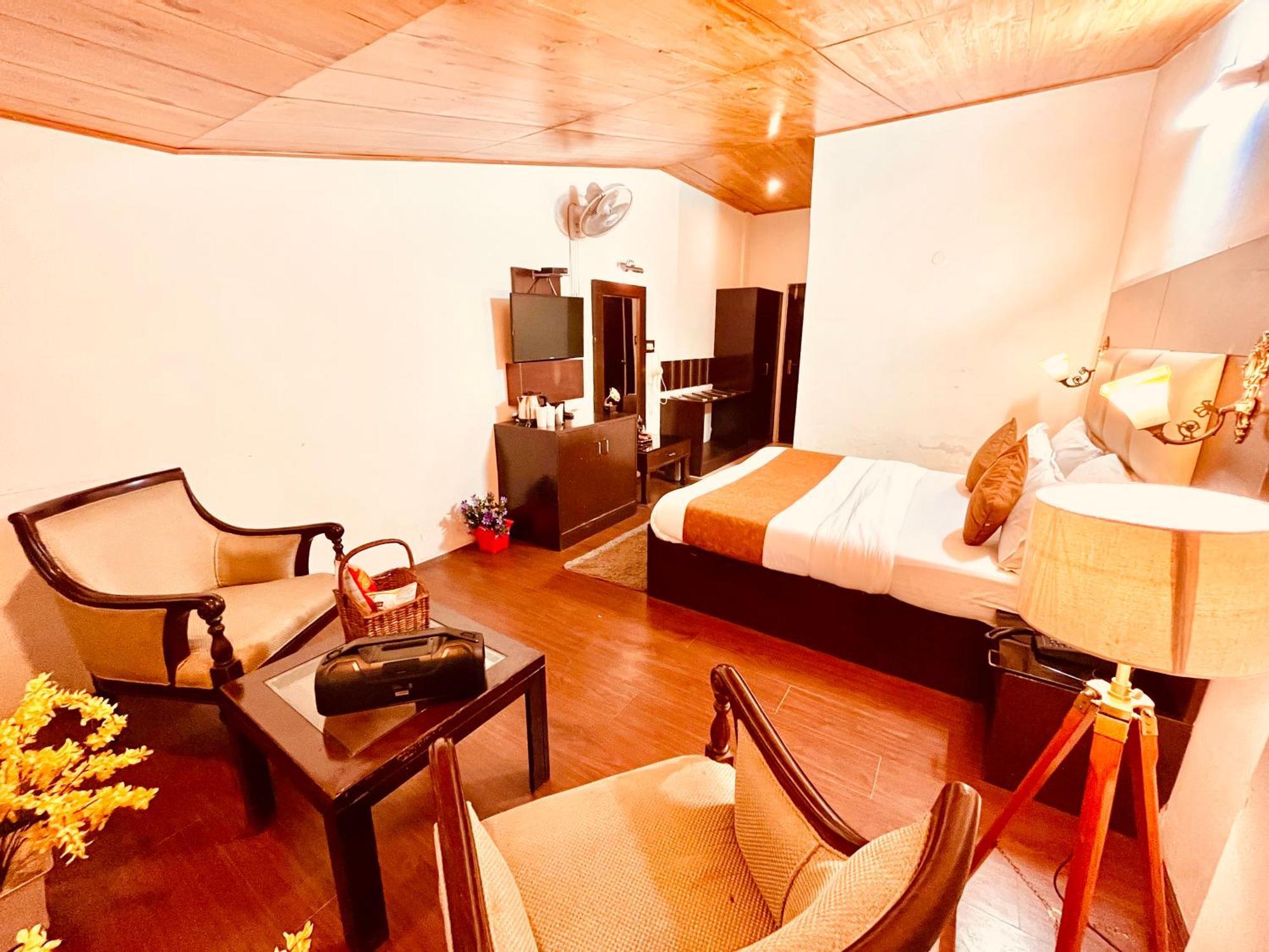 Hotel Midtown Manali Eksteriør billede