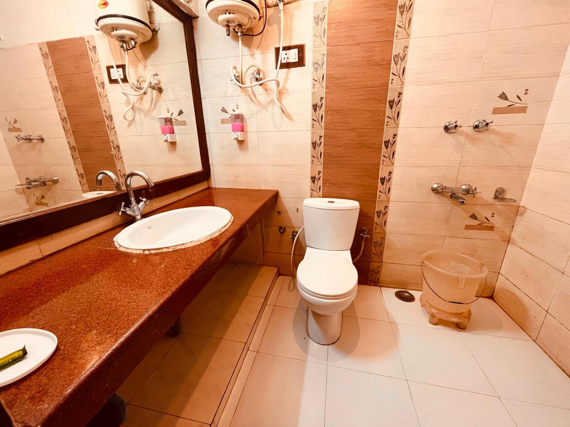 Hotel Midtown Manali Eksteriør billede