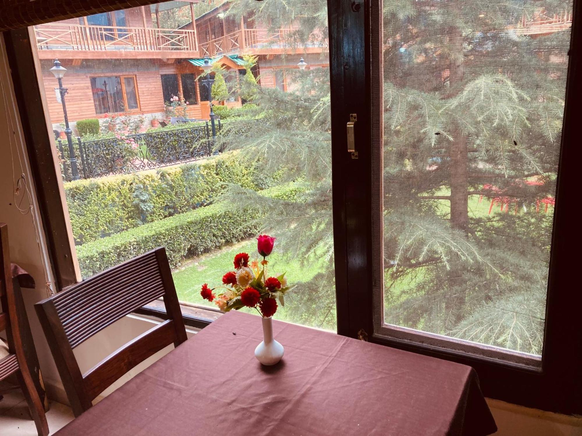 Hotel Midtown Manali Eksteriør billede